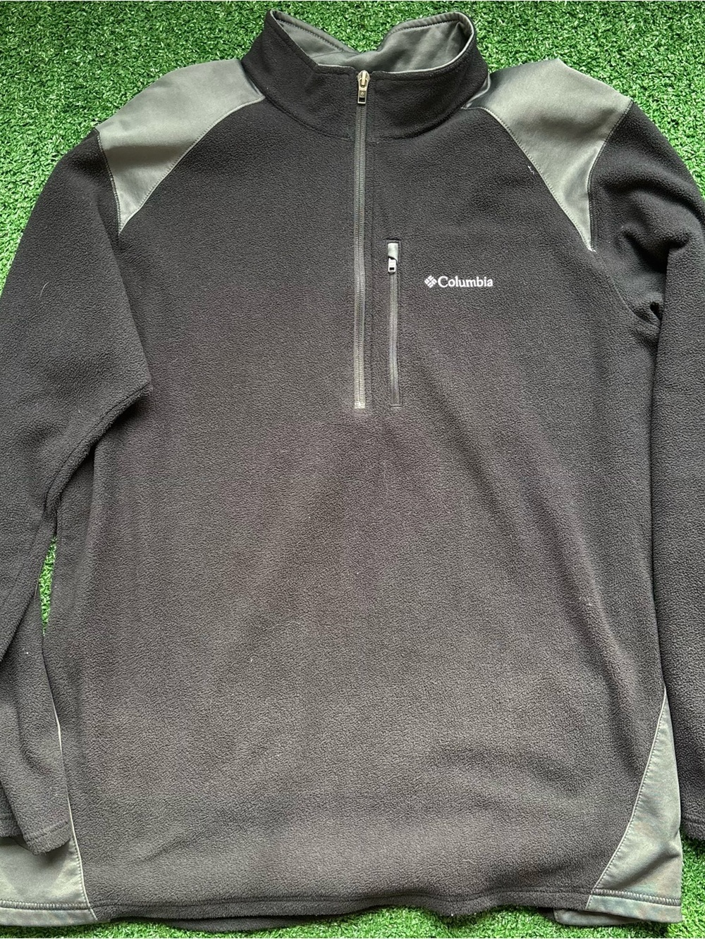 Columbia Men's Black Fleece Half-Zip Pullover with Gray Accents